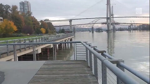 An early autumn stroll along the Fraser River