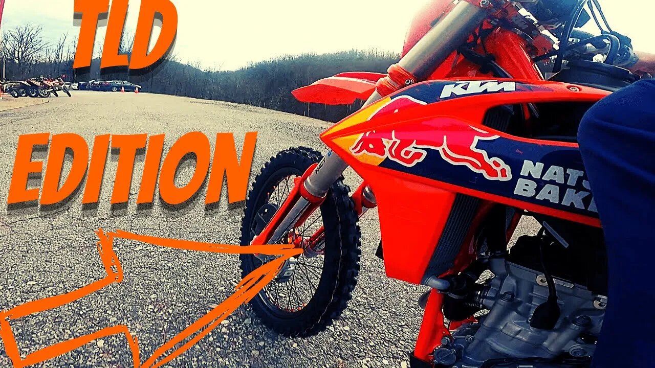 Unboxing the 2021 KTM 250SXF TROY LEE DESIGNS EDITION!