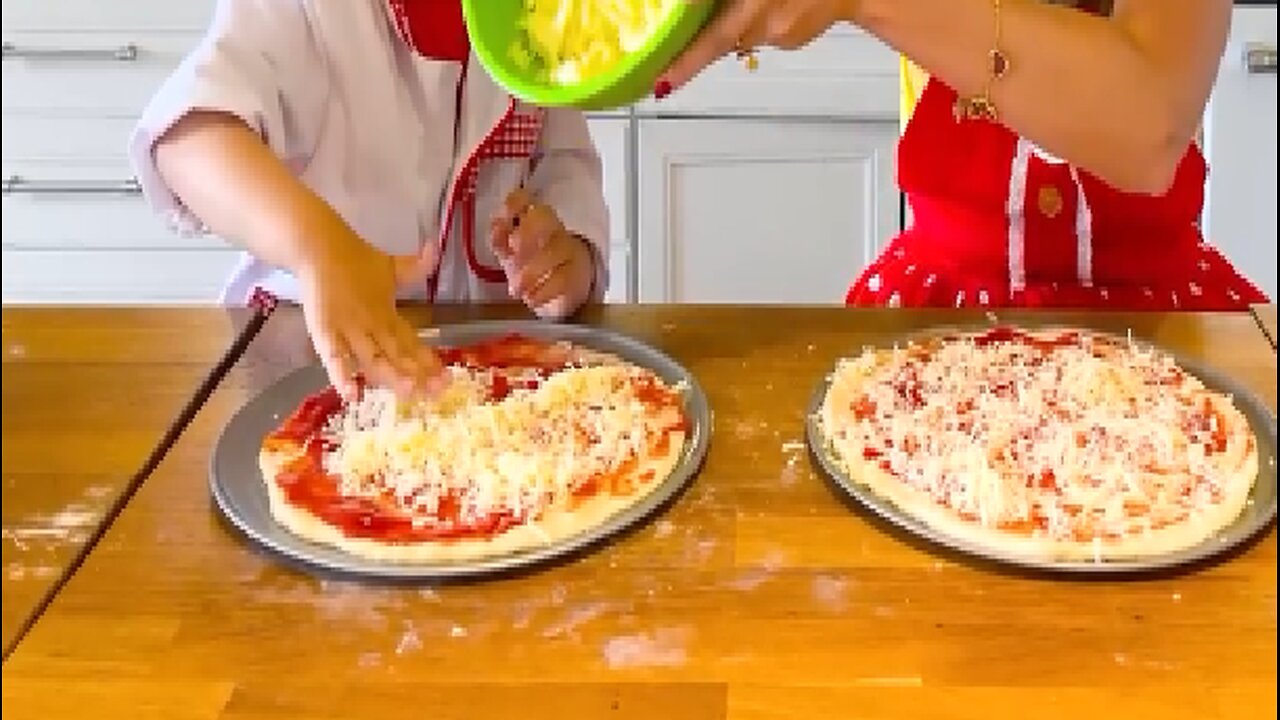 cook pizza