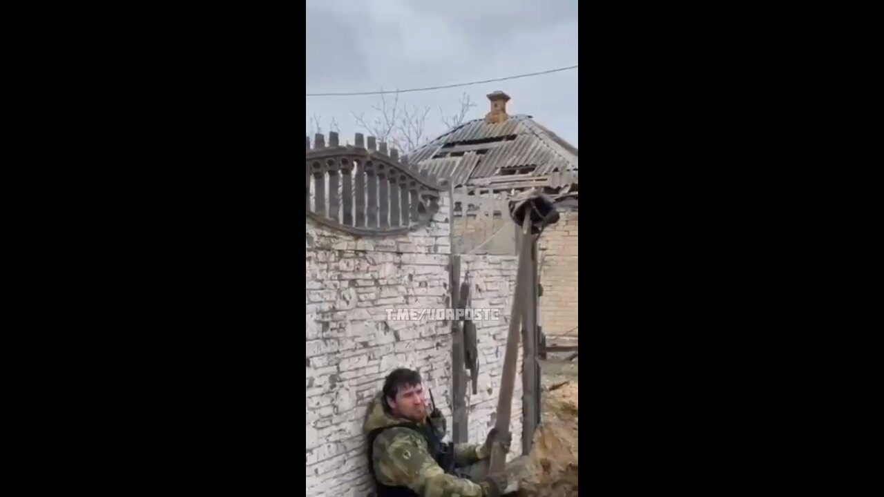 Chechen forces tease the enemy with a helmet on a stick