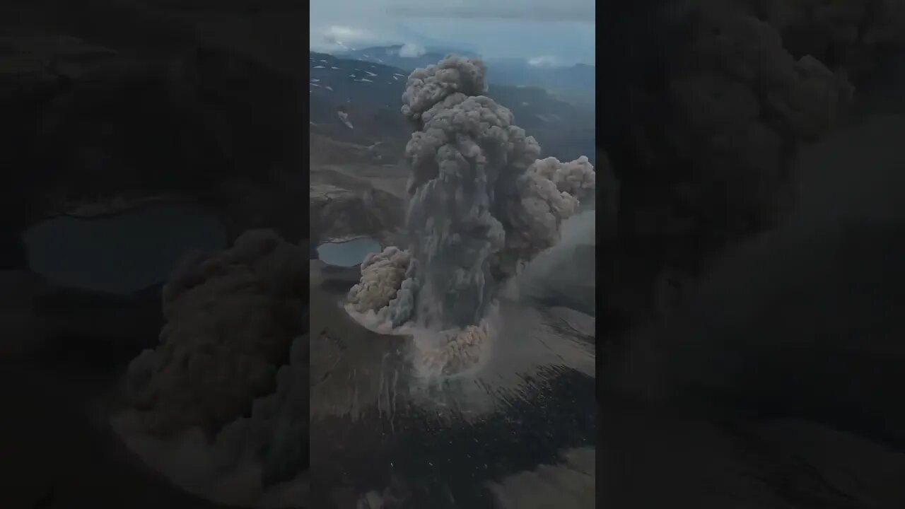 TERROR ASI SE ACTIVO EN RUSIA EL VOLCÁN EBEKO