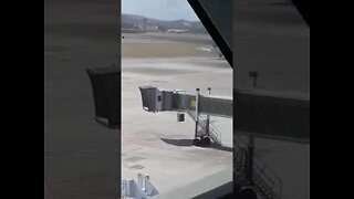 AGUARDANDO VOÔ PARA O RIO DE JANEIRO NO AEROPORTO DE RECIFE