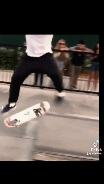 Cool skateboard clip