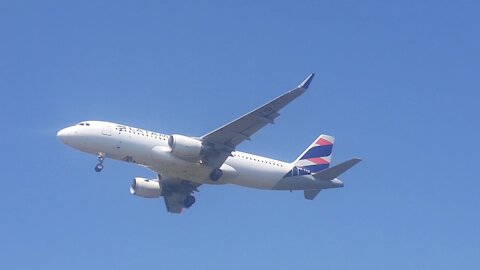 Airbus A320 PR-TYD na aproximação final antes de pousar em Manaus vindo de Brasília (07/31/2021)