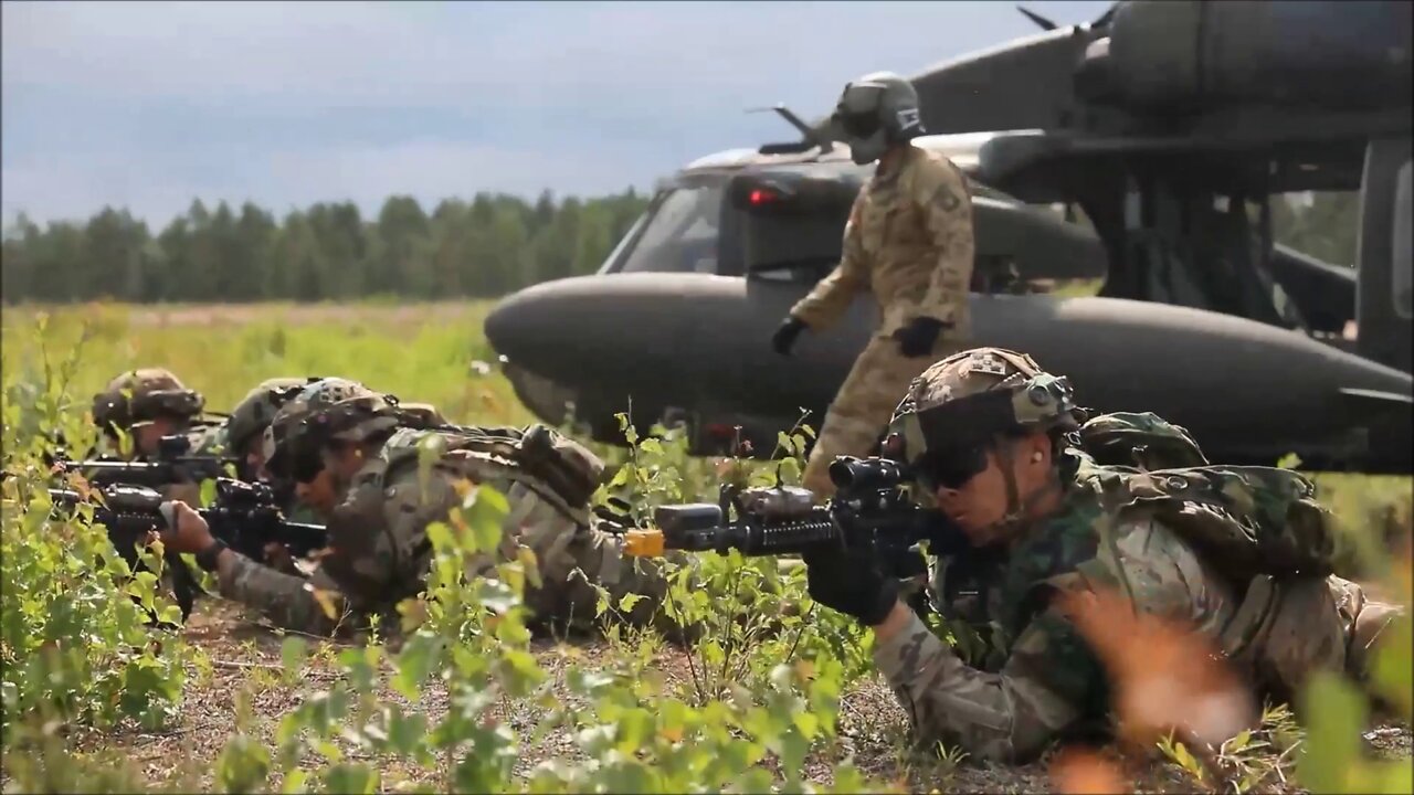 U.S. and Finnish Soldiers Perform Hot and Cold Load Training