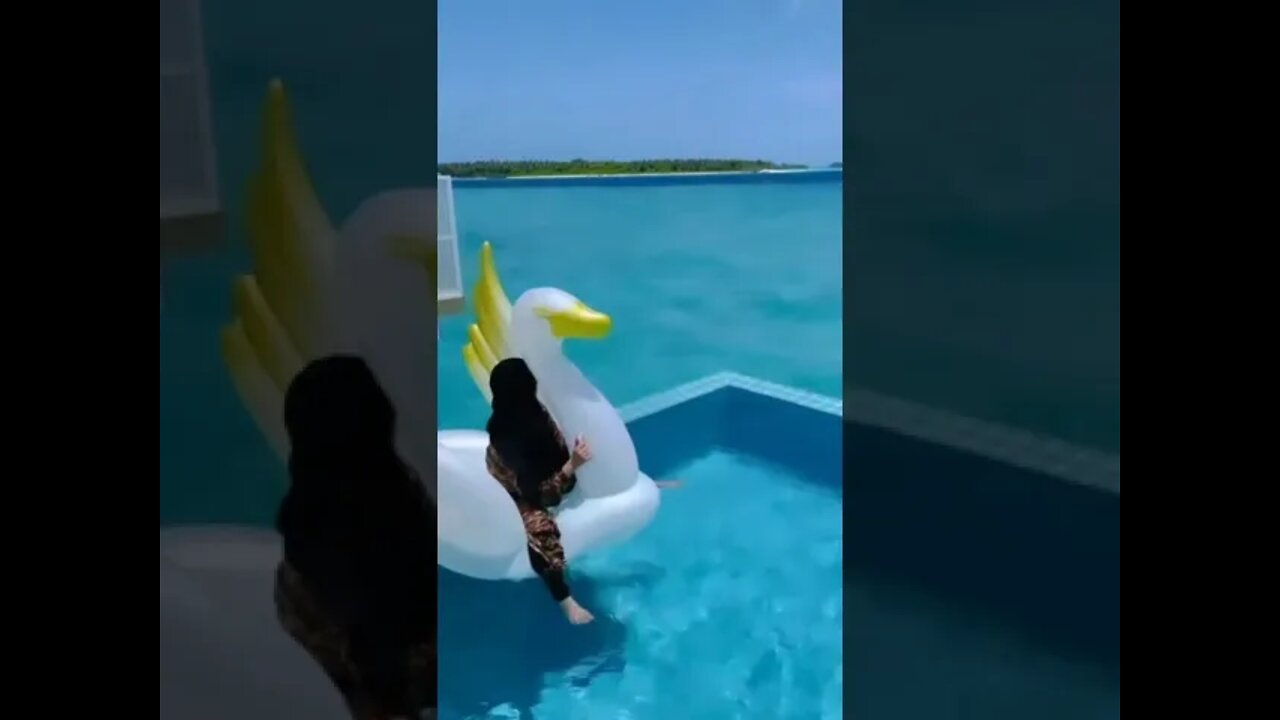 Sana Khan fell into water 😅😅😅