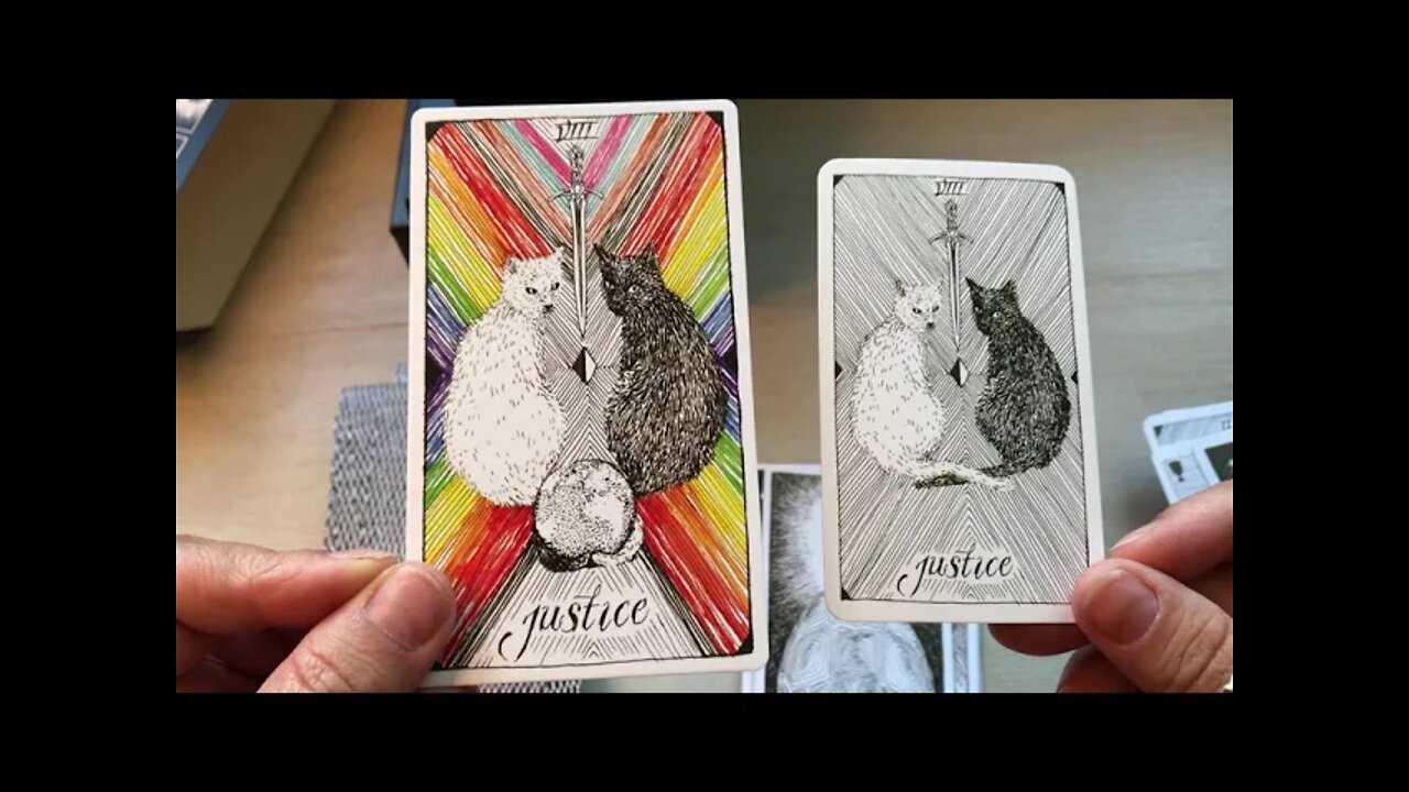 Unboxing The Wild Unknown Tarot With Comparison To the fake version.