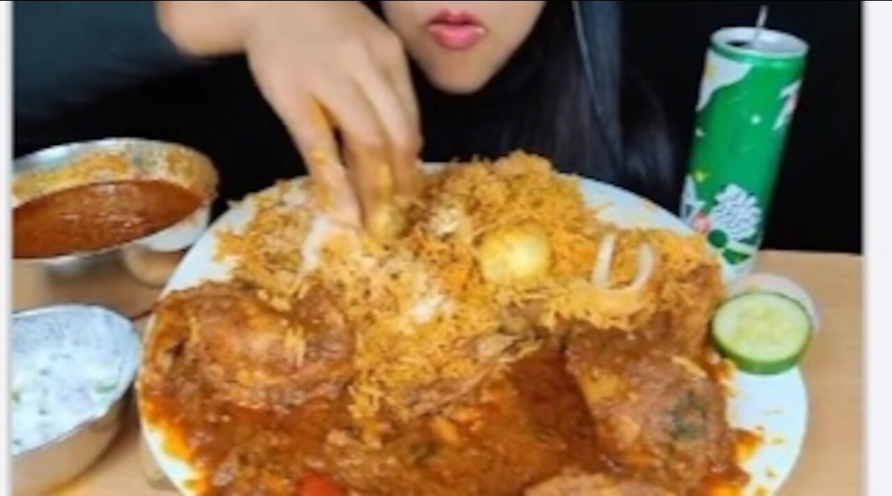 Food eatar 🍳🥚 egg priyamani spicy, chicken 🐔 spicy, raita, eating food videos