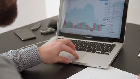 What Are Stock Market Moving Averages? - Financial Education