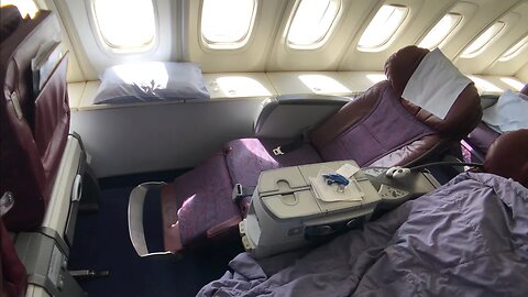 中華航空 B747 上層商務艙 | 香港飛台北（國語）