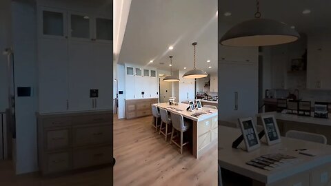 Luxury Home Tour : Luxury Real Estate: Offers interactive 3D/360° tours