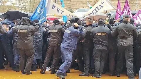 Напрежение по време на протеста на културните дейци в София