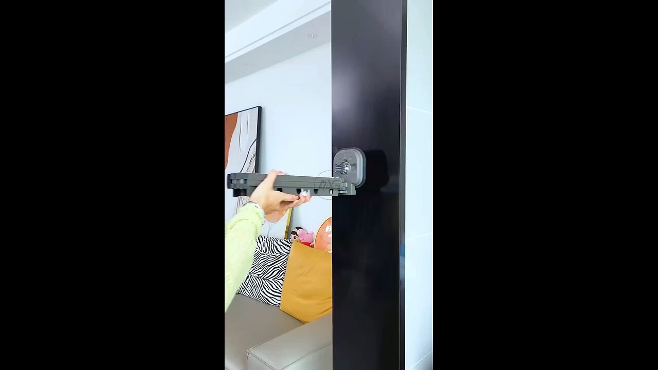 Wall Mounted Retractable Laundry Drying Rack with a Suction Cup, Outdoor Gadget