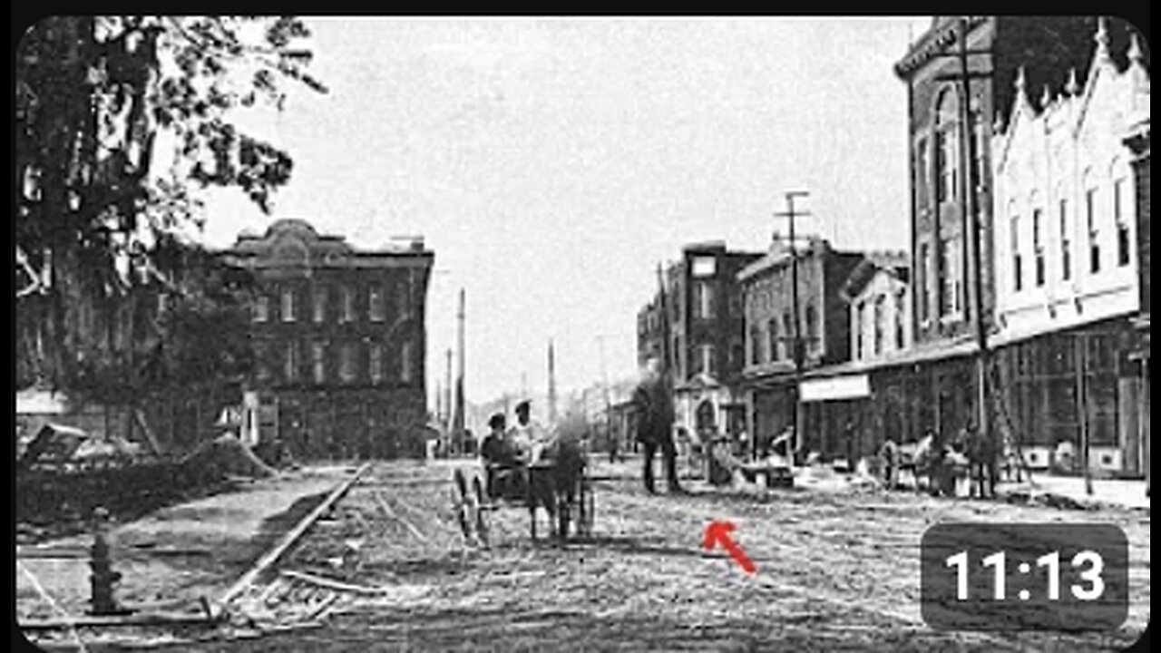 THERE'S SOMETHING TERRIBLY WRONG WITH THIS 1800s PHOTO