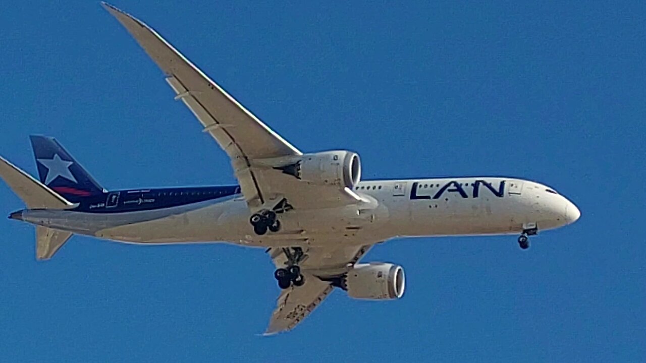 Boeing 787-9 CC-BGI LAN Livery coming from Miami to Fortaleza