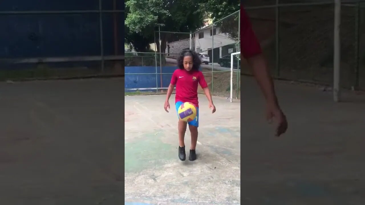 Treinando na quadra #futebol #shorts