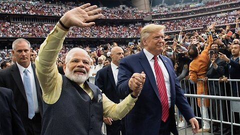 Prime minister Modi and EX president Trump interacted by a group of youngsters at Howdy Modi event 👍👏💪 #DonaldTrump