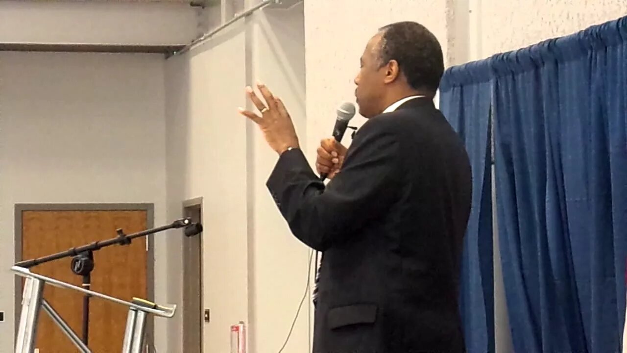 Ben Carson at Manchester Community college 12 of lots 5-10-2015