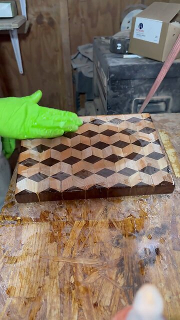 Oiling a 3D cutting board!