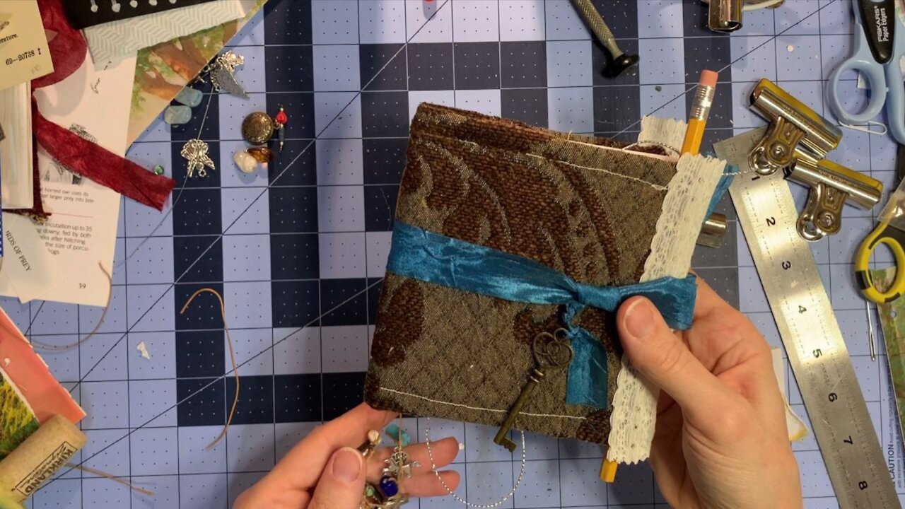 Episode 78 - Junk Journal with Daffodils Galleria