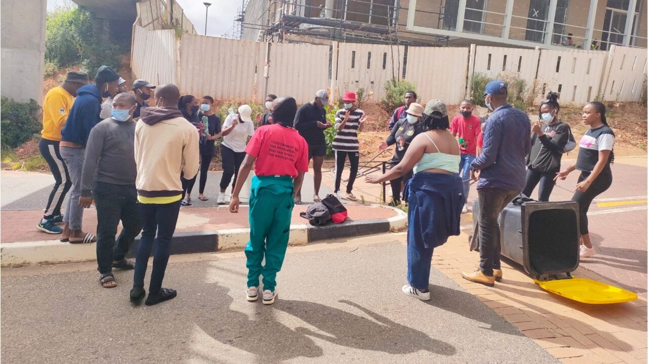 Entrances at UCT are blocked as students protest over student exclusion