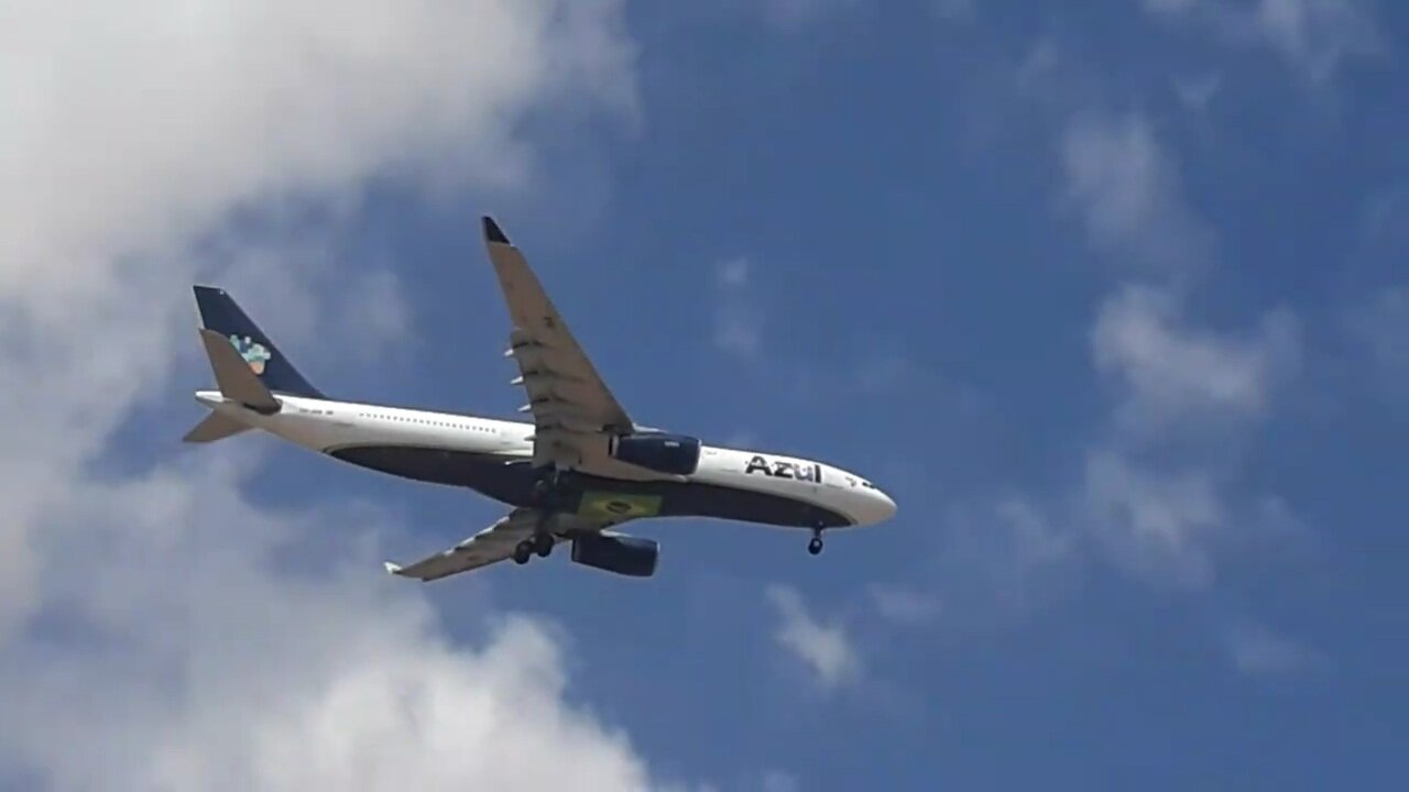 Airbus A330 PR-AIZ na aproximação final antes de pousar em Fortaleza vindo de Campinas