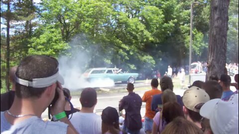 2005 New England Summer Nationals - 1966 Chevrolet Impala Wagon burnout EPIC