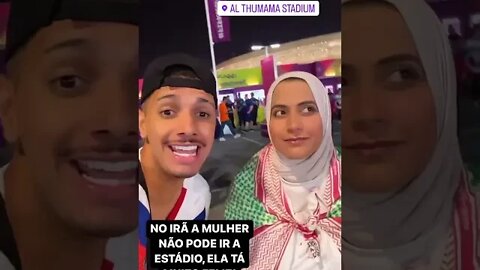 Brasileiro conhecendo iranianA antes da partida entre EUA e Irã