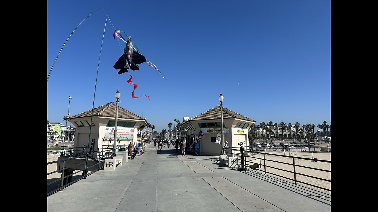 F-35 Lightning over the Huntington Beach pier