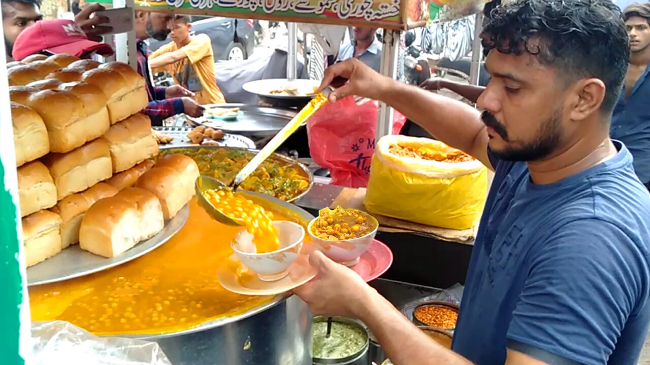 Kathiyawadi Chole Recipe | Gujrati Famous Kathiawari Cholay | Roadside Street Food CHANA CHAAT