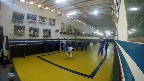 Descomplicando Judô - Treino de Pegada Cruzada