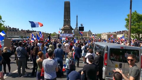 Manifestation anti Macron #MAM à la Place de Fontenoy à Paris le 16/04/2022 - Vidéo 4