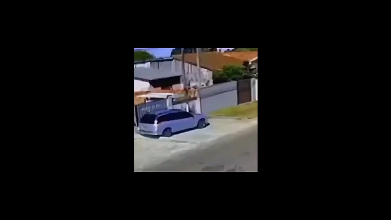 Car crash Landing in swimming pool