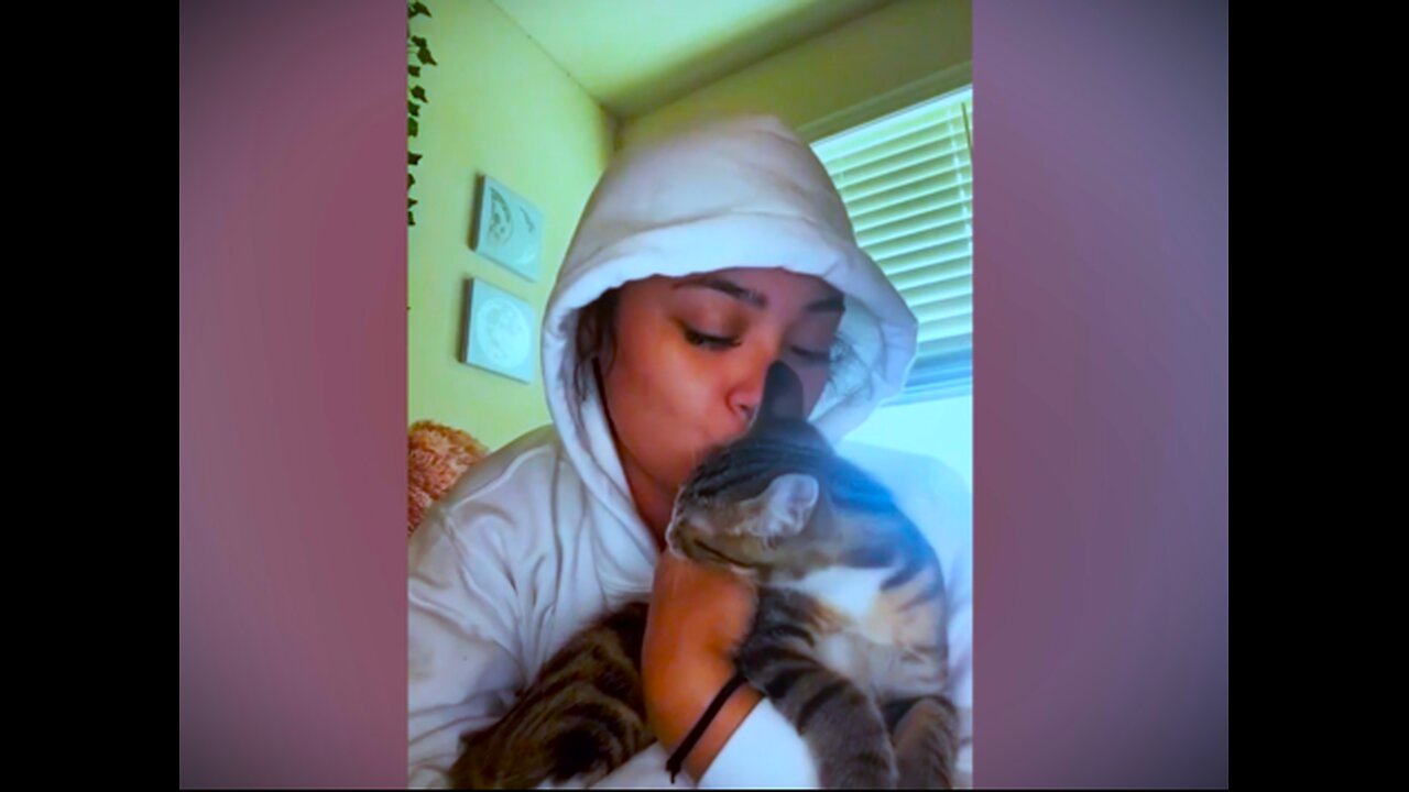 Cute_Gir_Kissing_Her_Cat