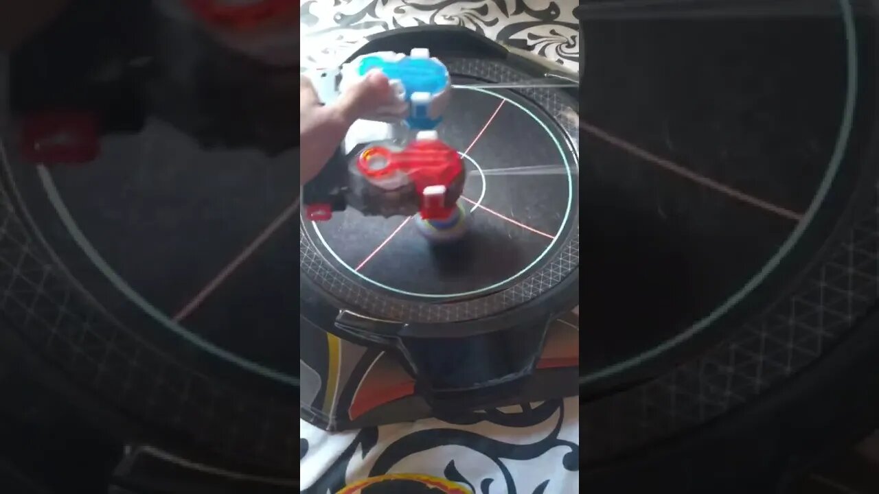 batalha de beyblade (qual o bey de ataque mais poderoso? 😲)