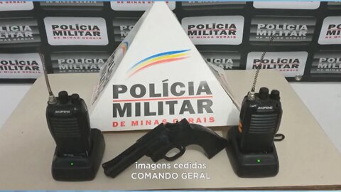 Trio preso com rádios comunicadores e simulacro de revólver em Mathias Lobato