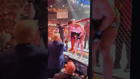 EL CAMPEÓN SUDAFRINANO, DRICUS DU PLESSIS SALUDÓ A TRUMP LUEGO DE LA PELEA EN NEVADA #ufc290