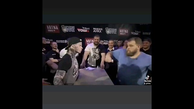 Guy gets slapped UNCONSCIOUS!!