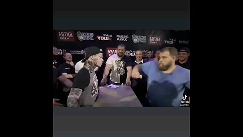 Guy gets slapped UNCONSCIOUS!!