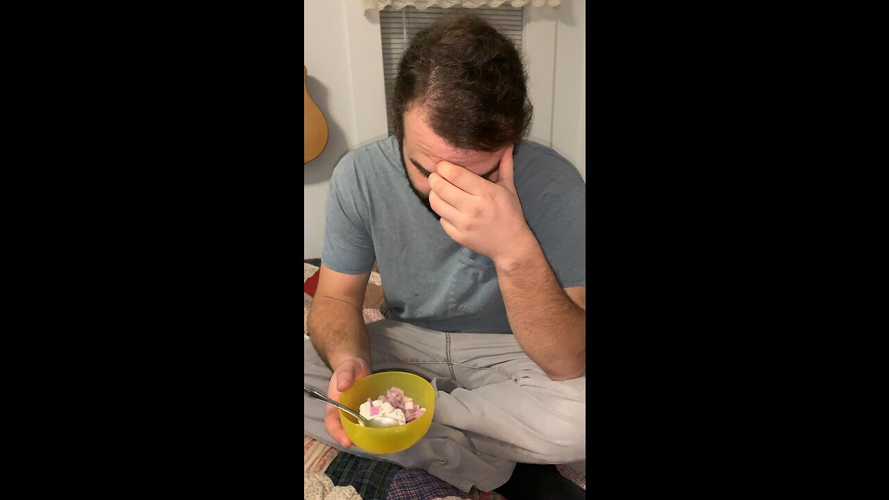 FOOD CHALLENGE - David Tries Ice Cream and Onions 🧅🤢