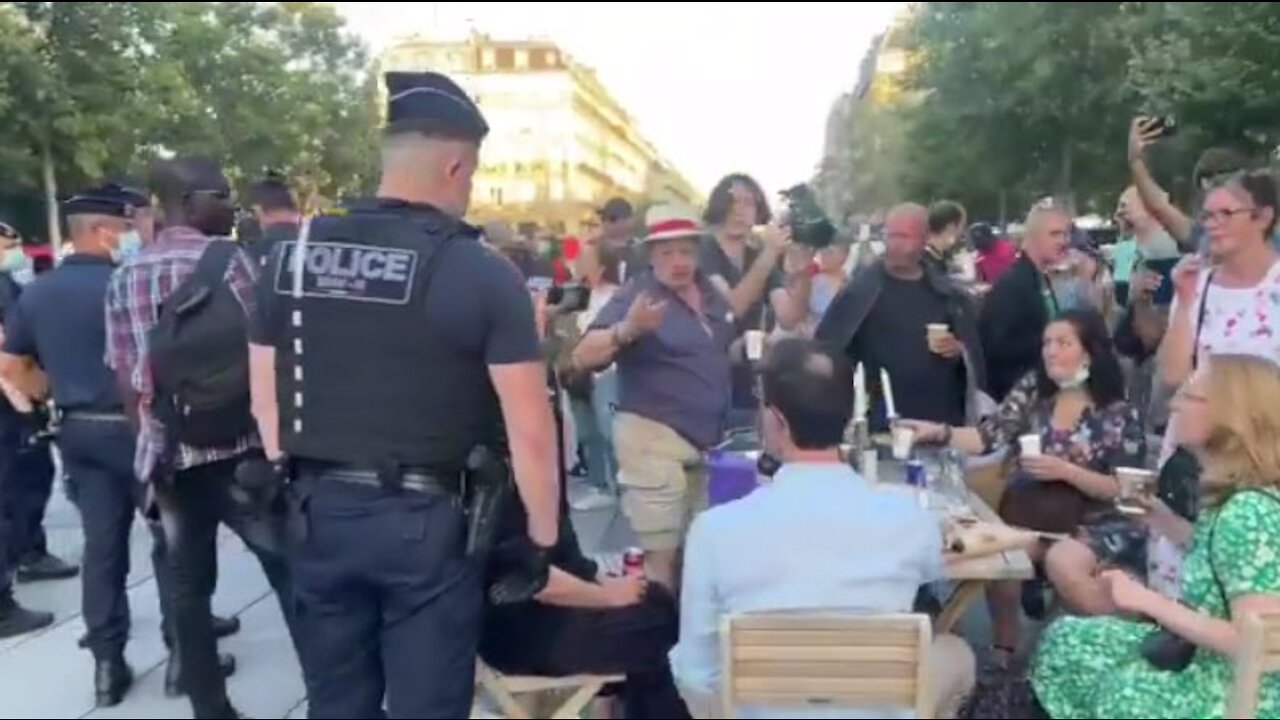 Paris: Unvaxxed people set up their own tables and chairs