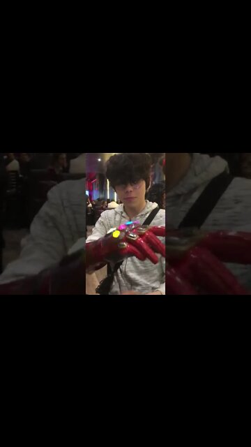 review da manopla do Homem de Ferro com gemas do infinito