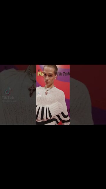 COMO O LEONARDO SE SENTE VENDO ISSO?