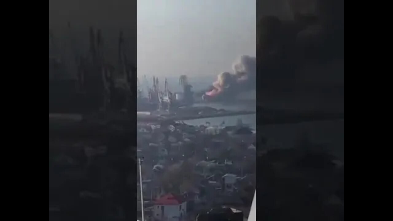 🇺🇦GraphicWar18+🔥Direct Hit Russian Ship in Port - Long Range Missile Blast - Ukraine Forces #Shorts