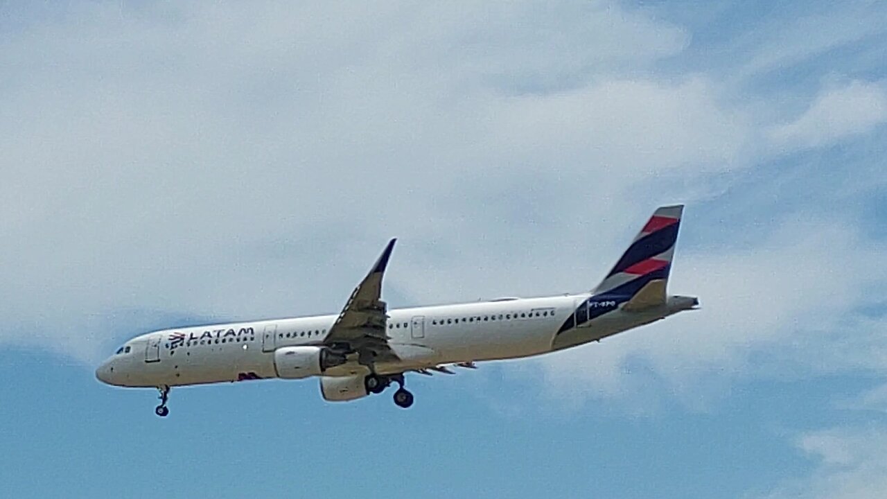 Airbus A321 PT-XPG vindo de Fortaleza para Manaus