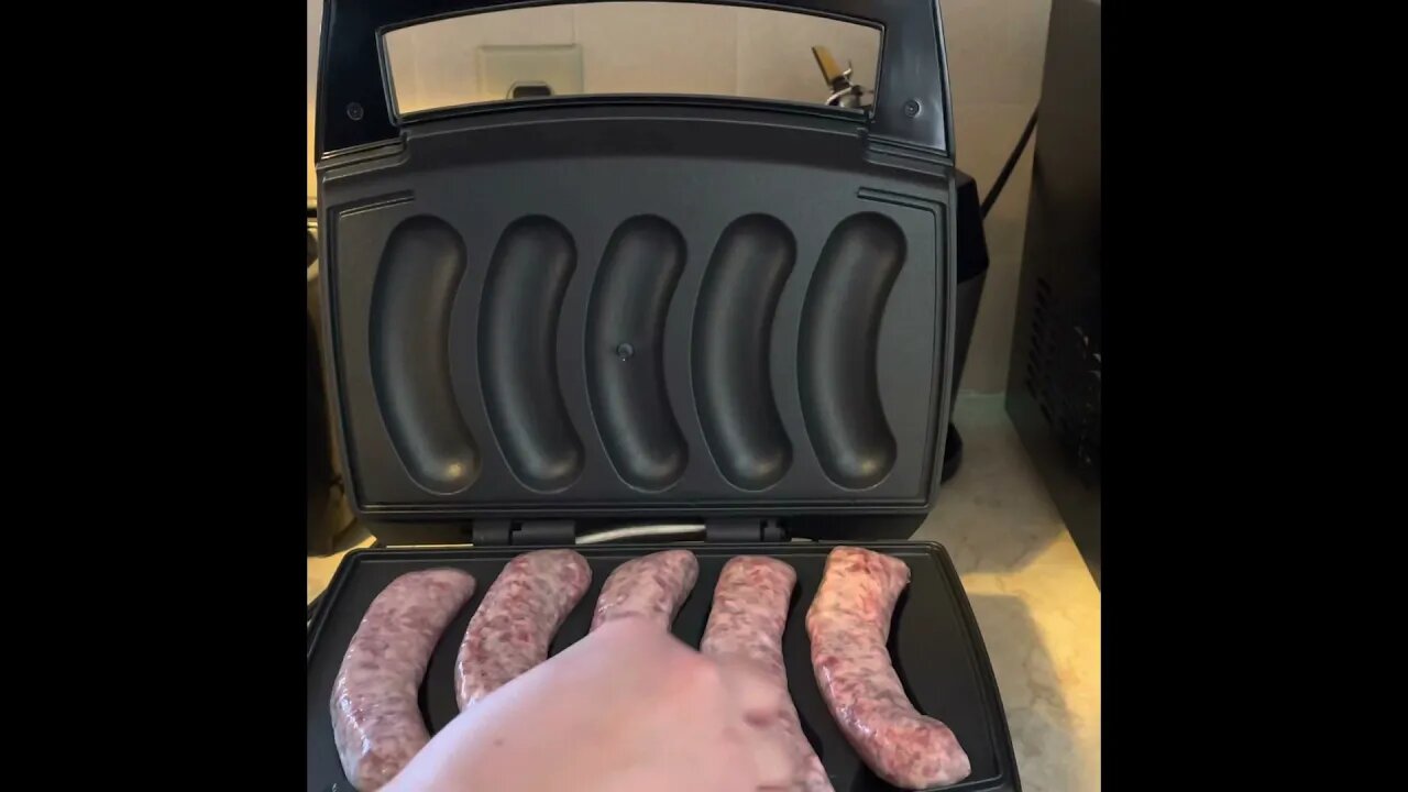 Johnsonville Sizzling Sausage Grill!! Unboxing and Review.