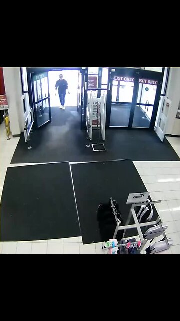 OPPD: Store employee injured as shoplifting suspect leaves store