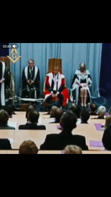 Trump wearing a Freemasonic ritual wearing a red robe,