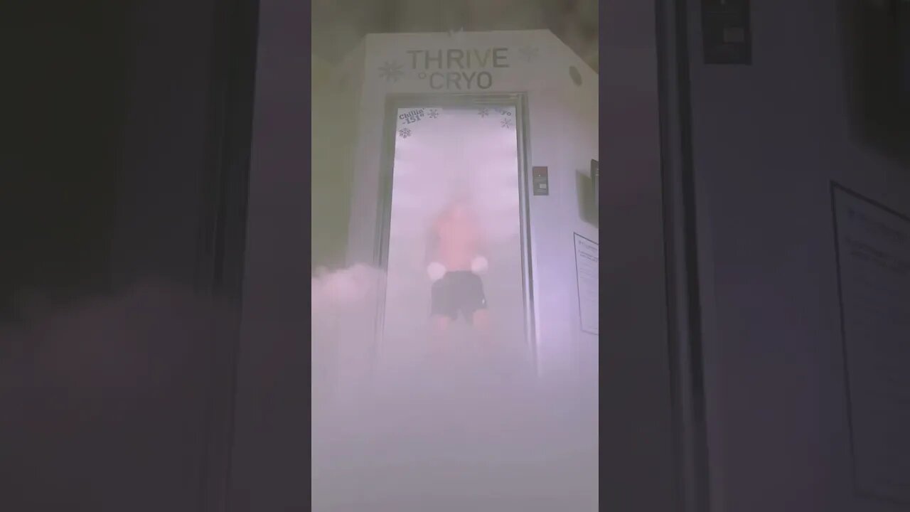 ❄️ WHOLE BODY CRYOTERAPY ❄️ | -151° F for 3 minutes 30 seconds 🥶 #Shorts