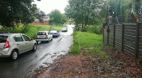 Rain causes flash flooding in Johannesburg (7pG)